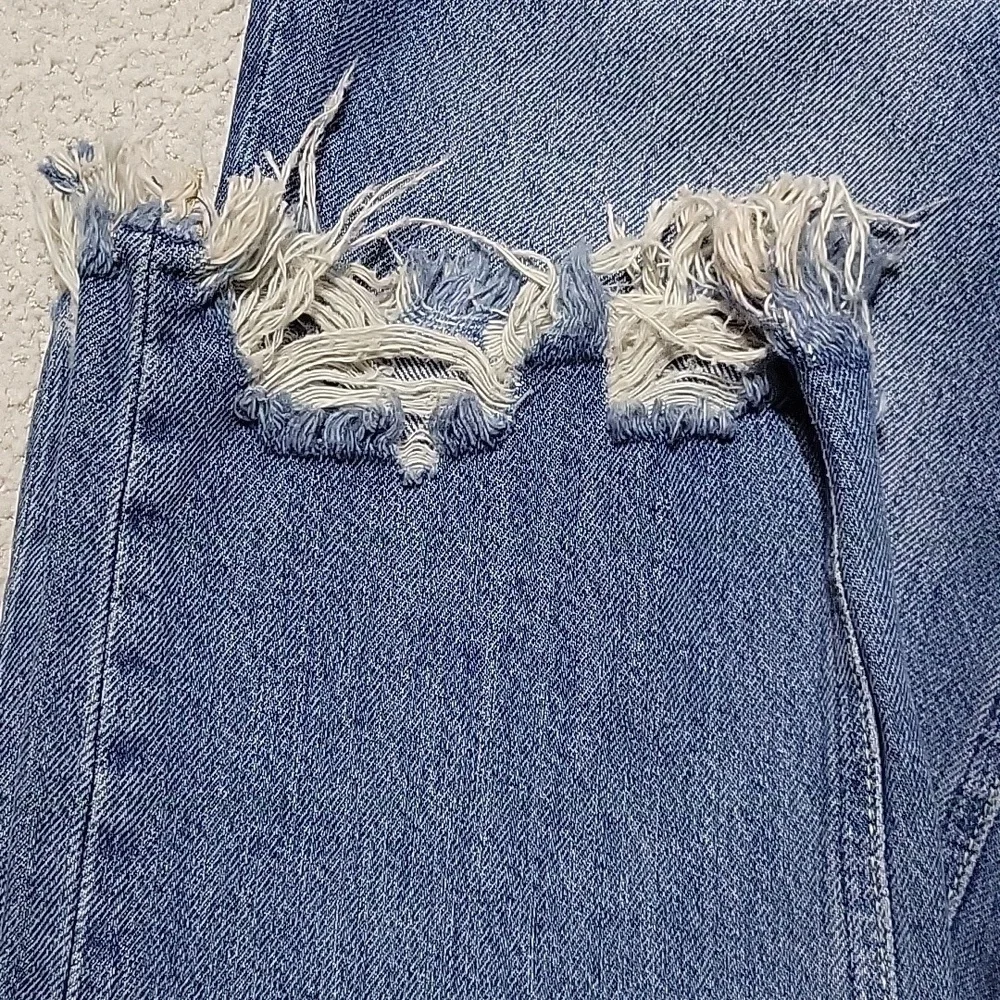 NWT- FREE PEOPLE -Stylish Blue Frayed Hem Cropped Jeans. Sz 26 - Picture 9 of 10